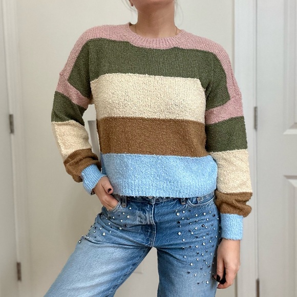 Buckle Color Block Crew Neck Pullover Sweater - Picture 2 of 7